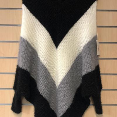 Pull, poncho 3 couleurs, poils longs.