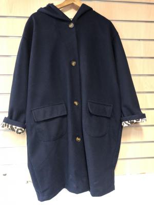 MANTEAU CLASSIQUE AVEC CAPUCHE AU DOS UNE ETOILE