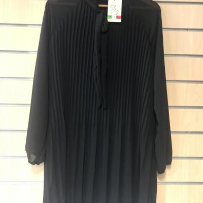 Robe en voile plissée et doublée.