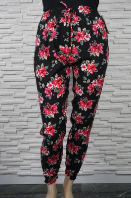 Pantalon fleuri élastiqué en coton.