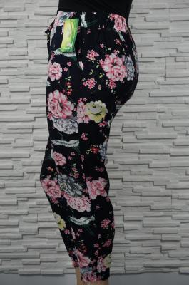 Pantalon fleuri élastiqué en coton.