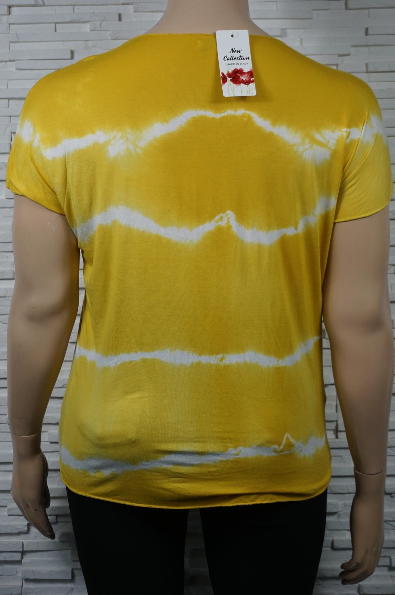 T-shirt imprimé dégradé. Col V.