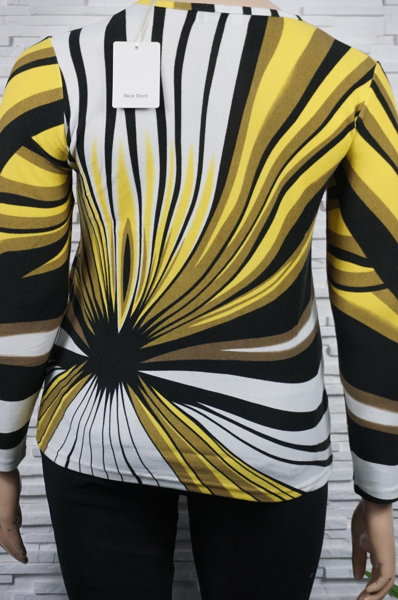 pull imprimé avec strass