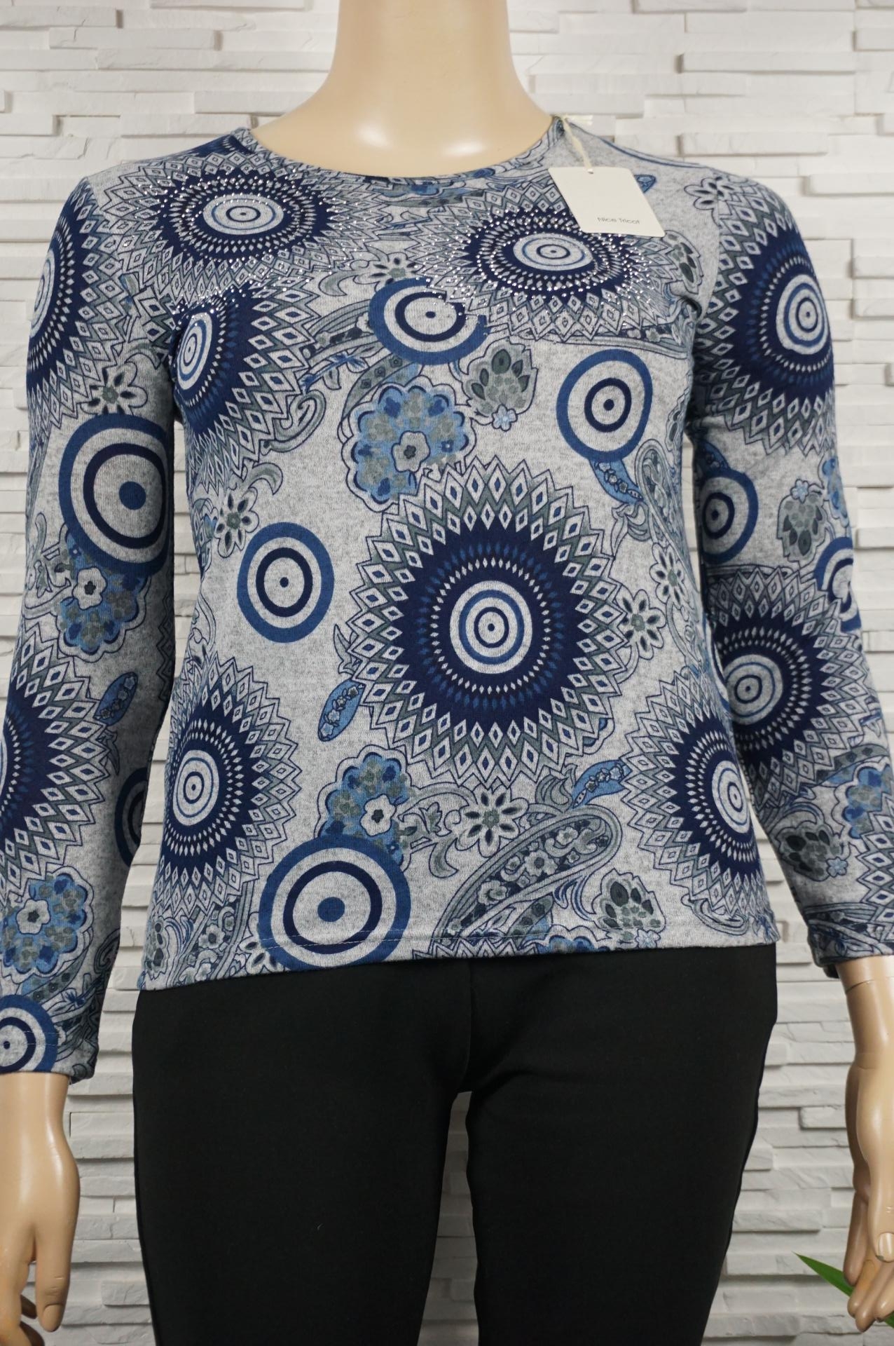 pull imprimé avec strass