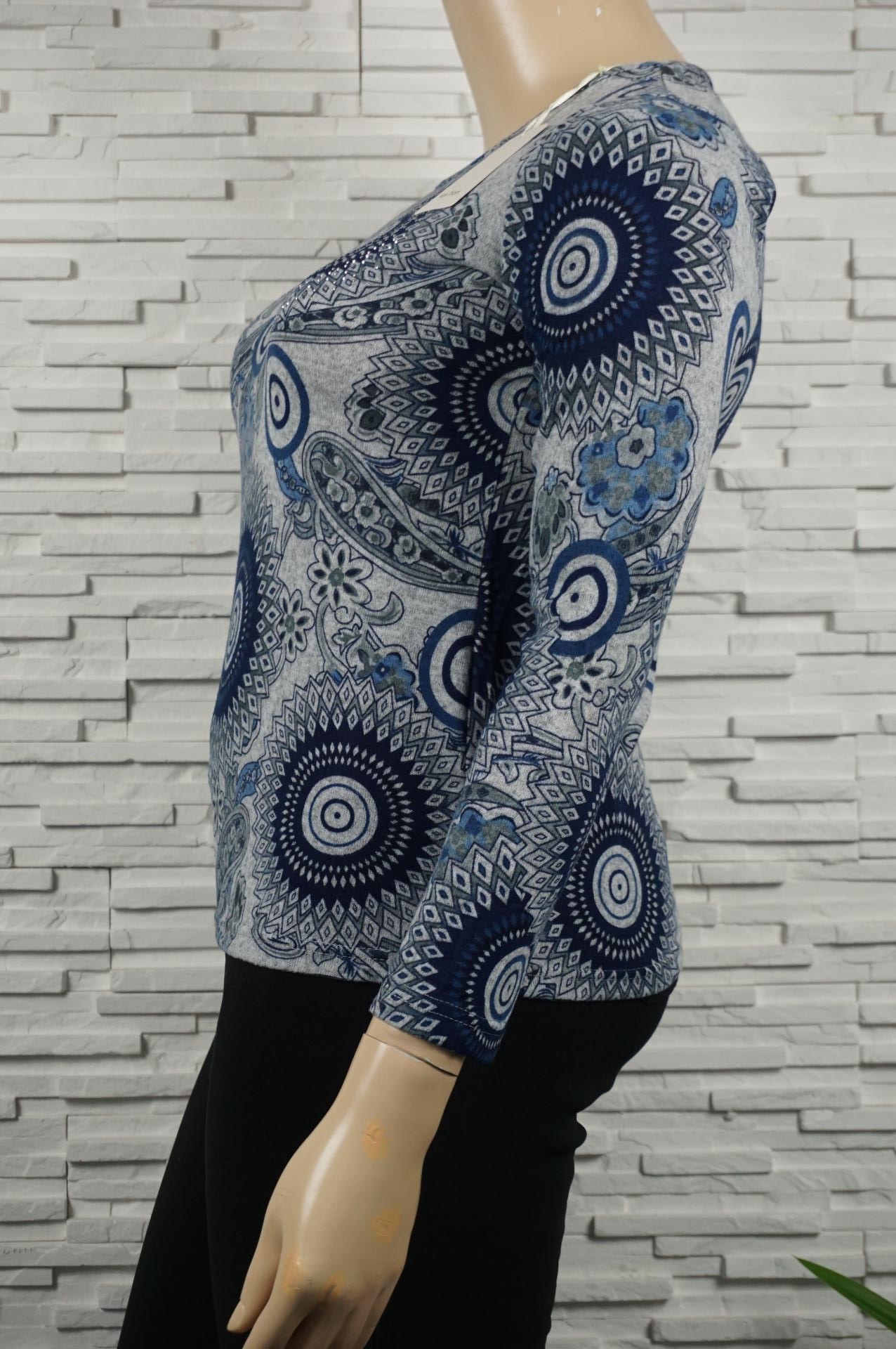 pull imprimé avec strass