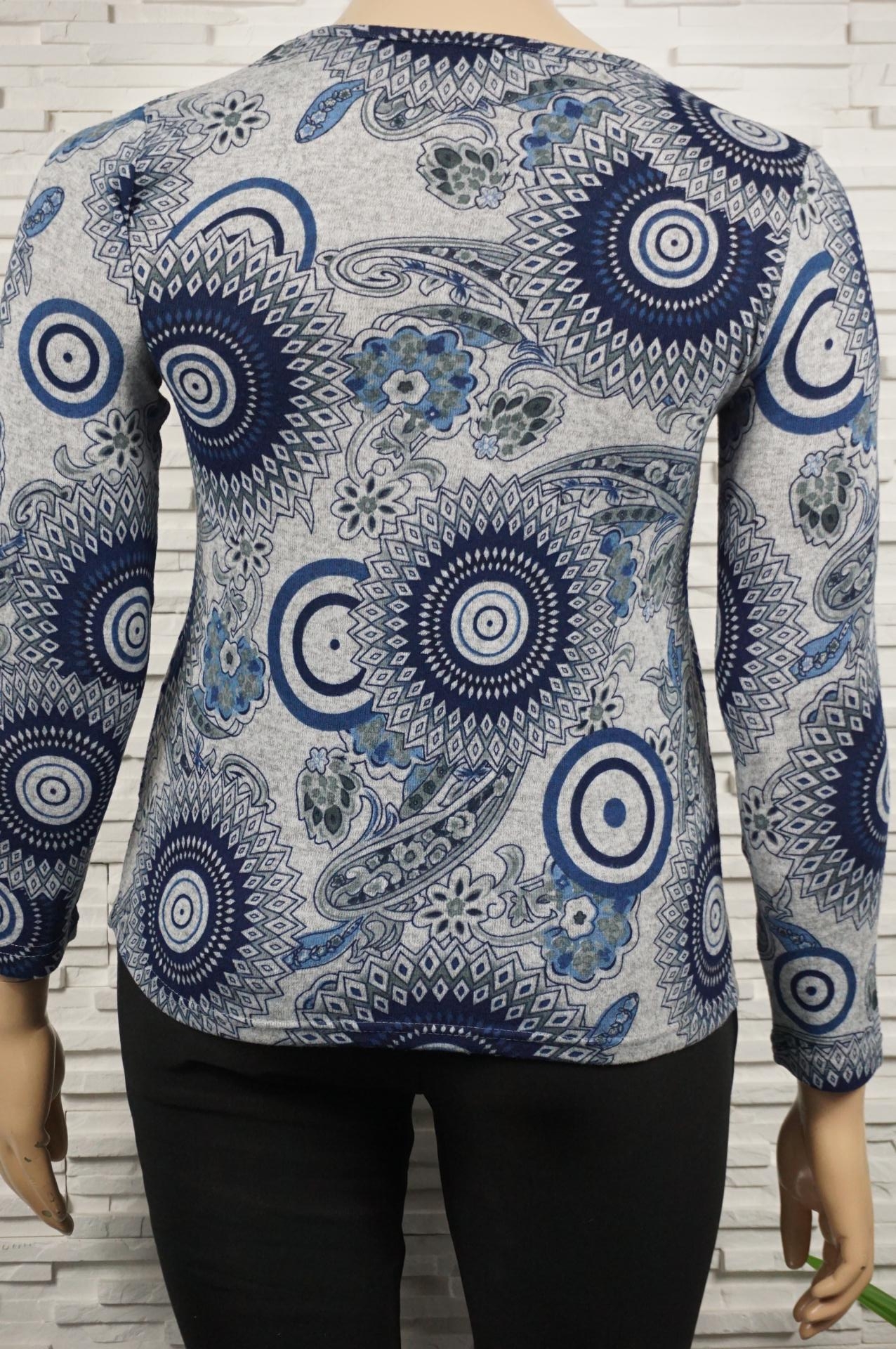 pull imprimé avec strass
