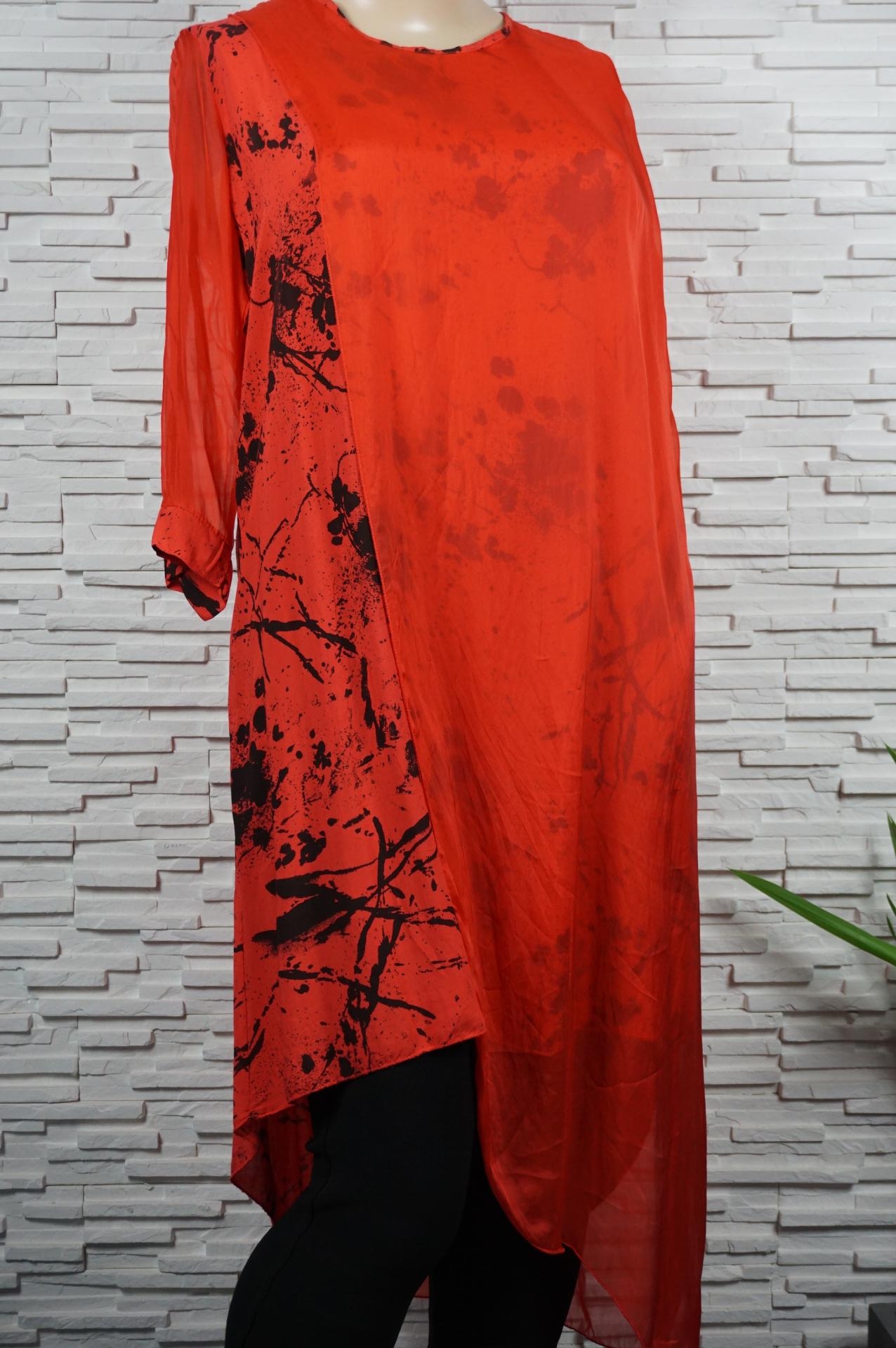 Robe longue drapée soie.