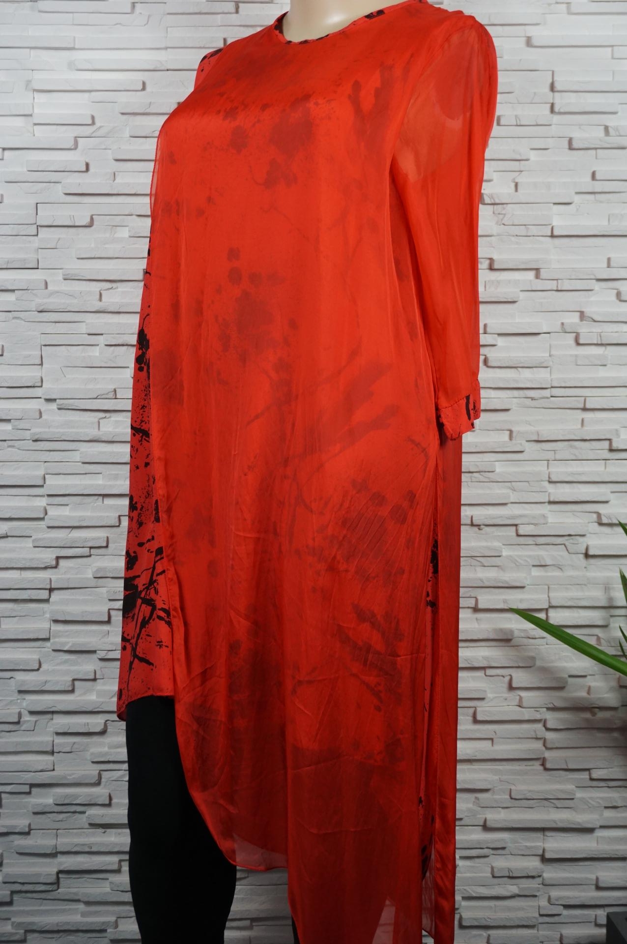 Robe longue drapée soie.