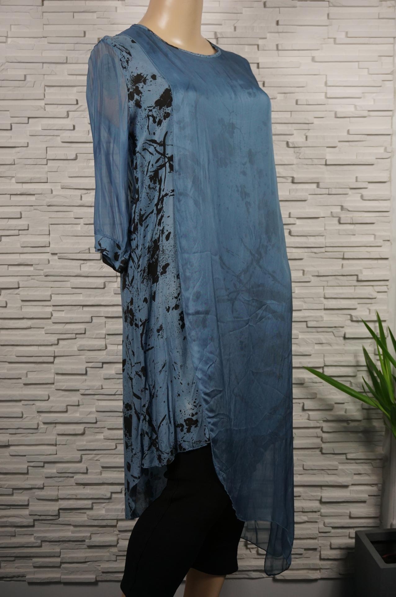 Robe longue drapée soie.
