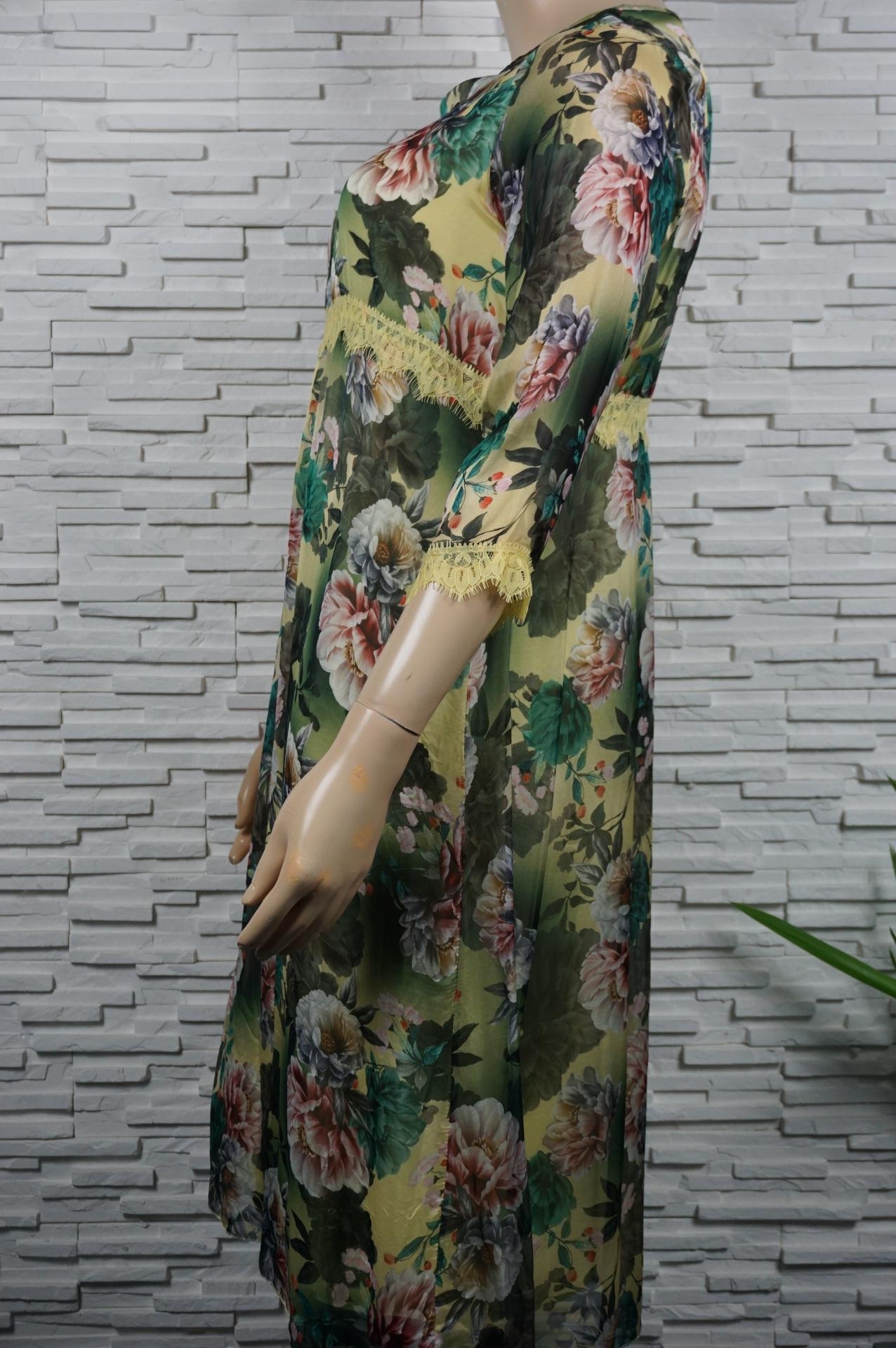Robe longue fleurie en soie.
