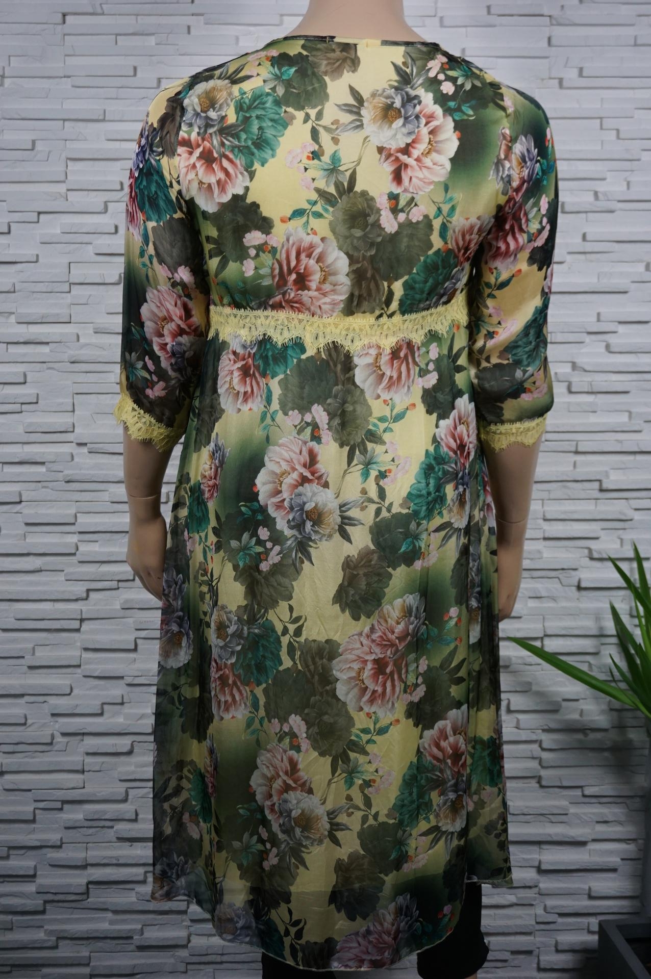 Robe longue fleurie en soie.
