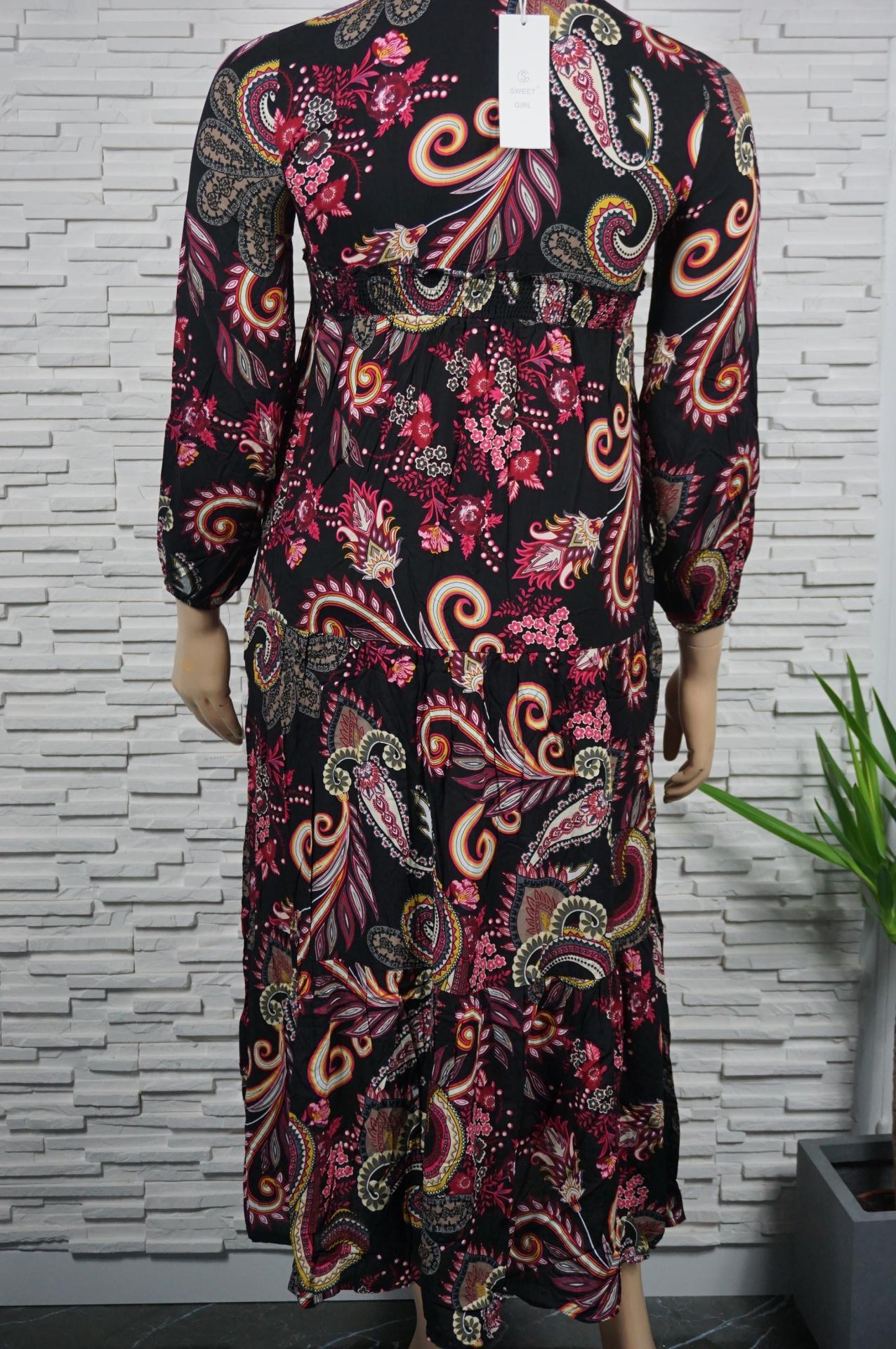 Robe longue fleurie et cachemire.