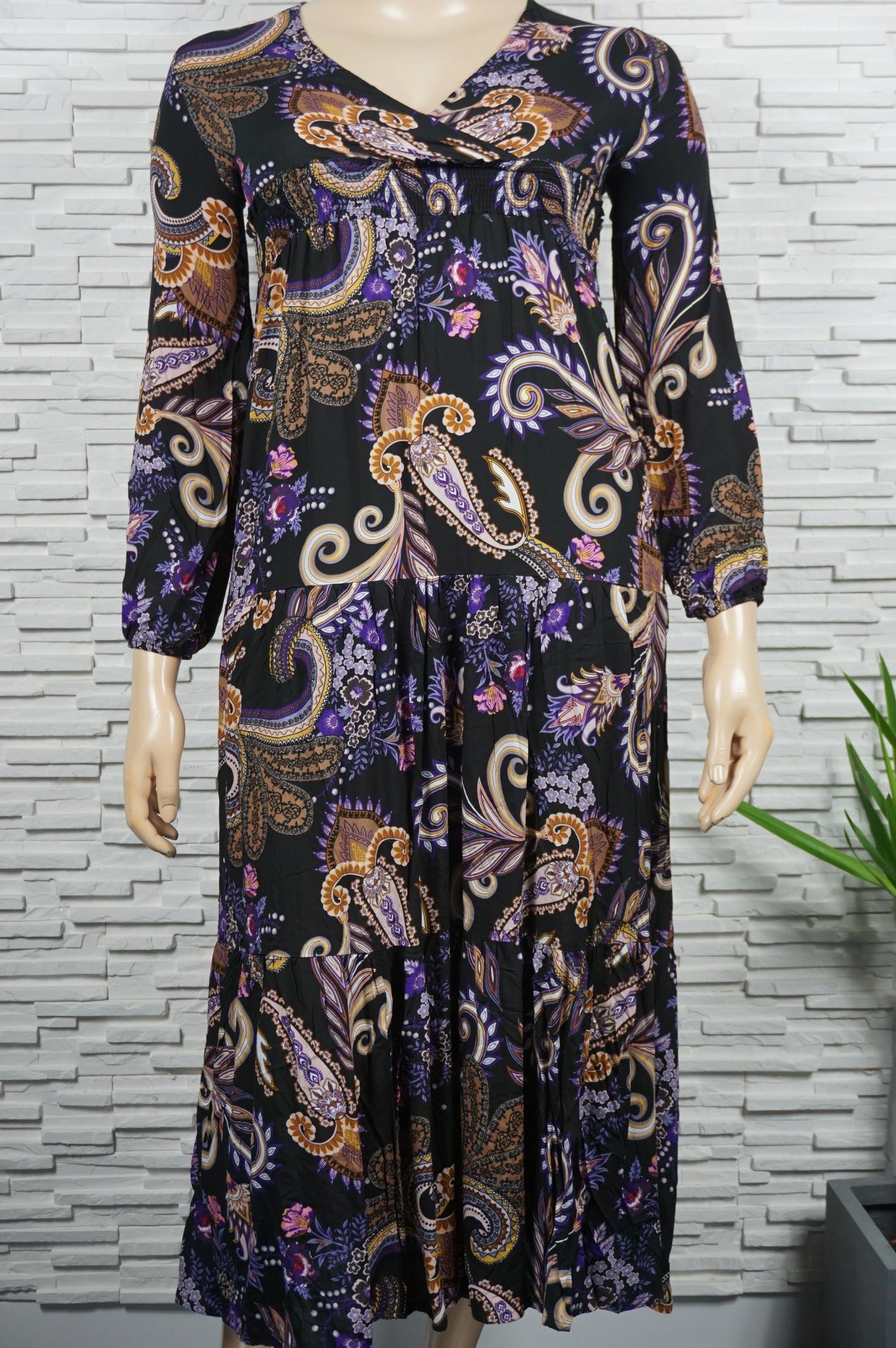 Robe longue fleurie et cachemire.