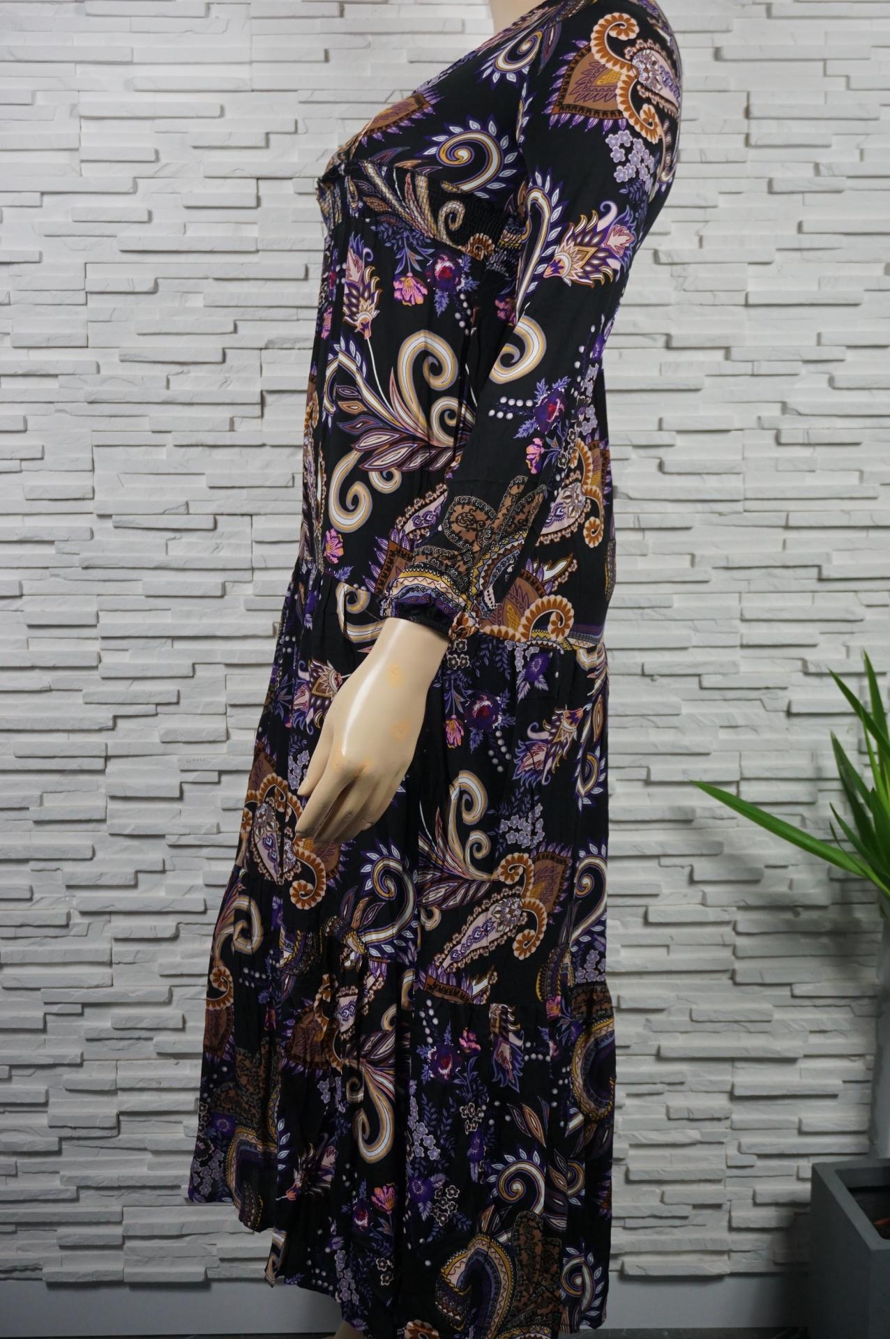 Robe longue fleurie et cachemire.