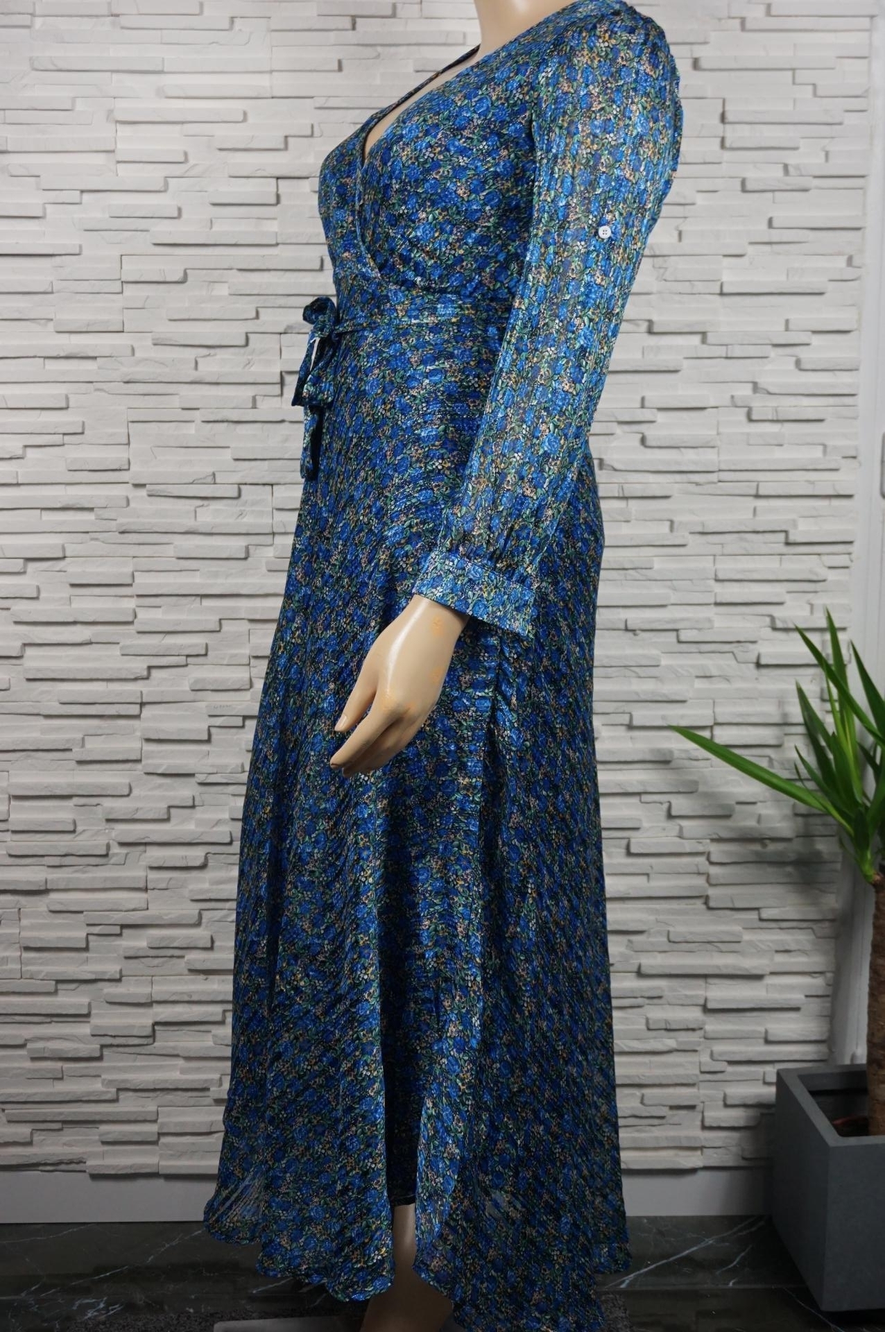 Robe longue fleurie or.