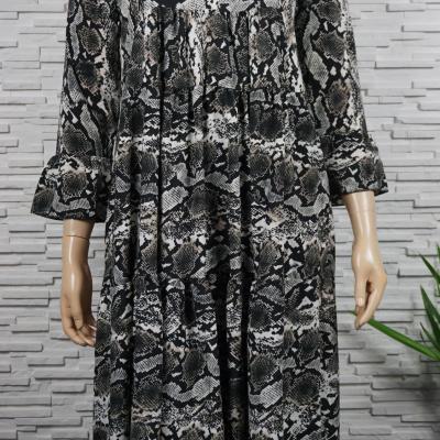 Robe longue imprimé python à volants.