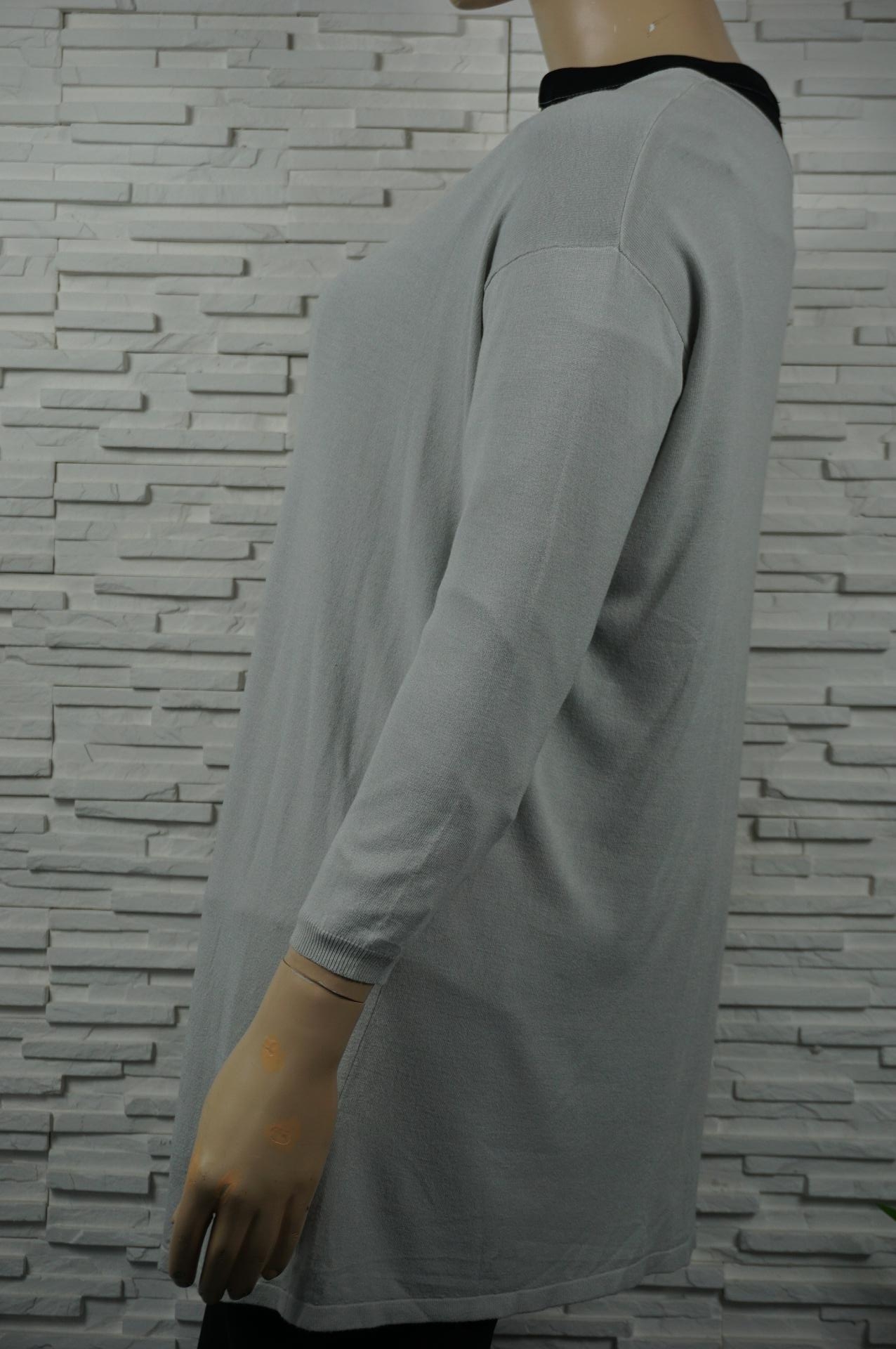 Robe ou pull long uni col V.