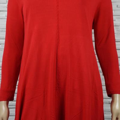 Robe ou pull long uni col V.