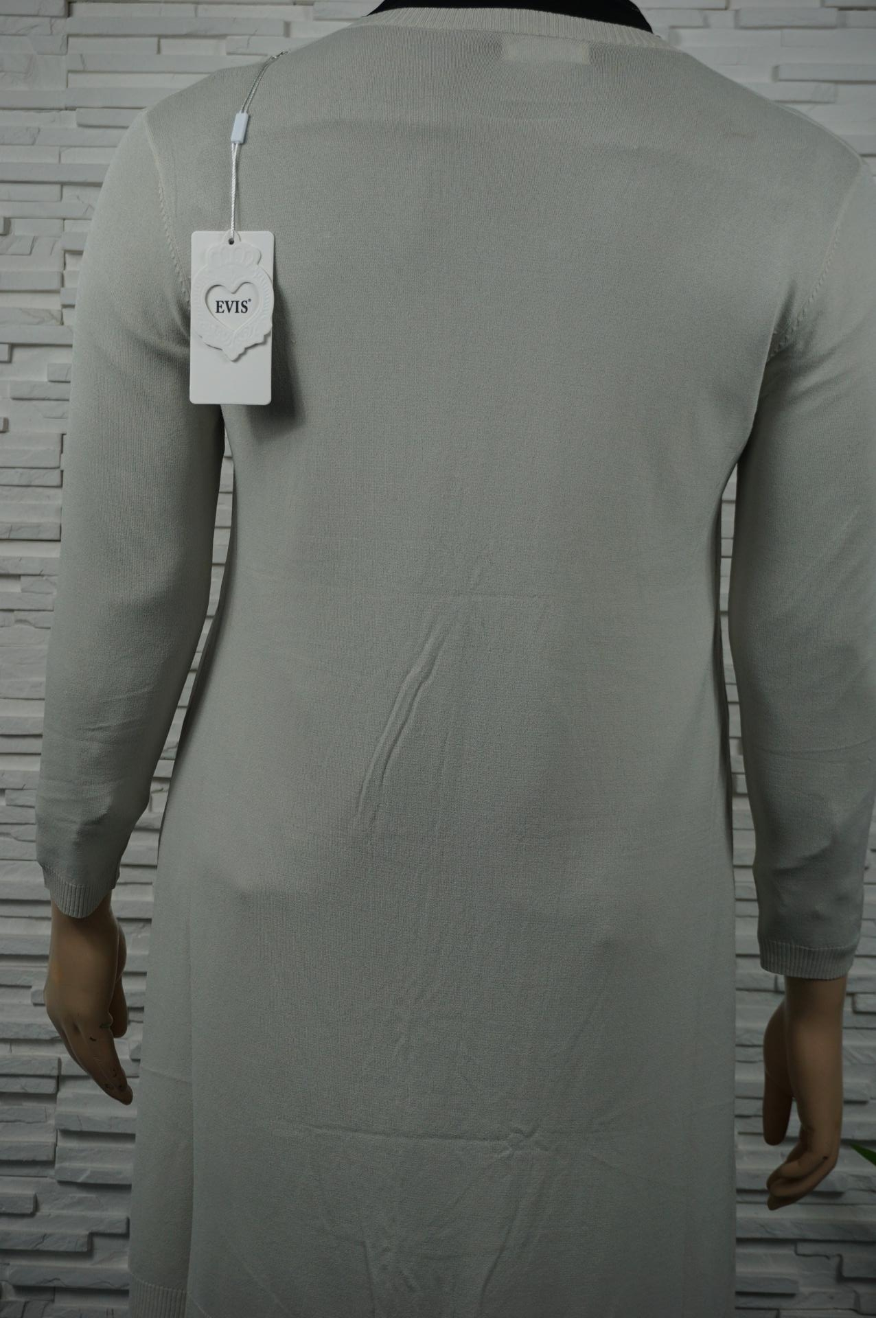 Robe ou pull long uni col V.