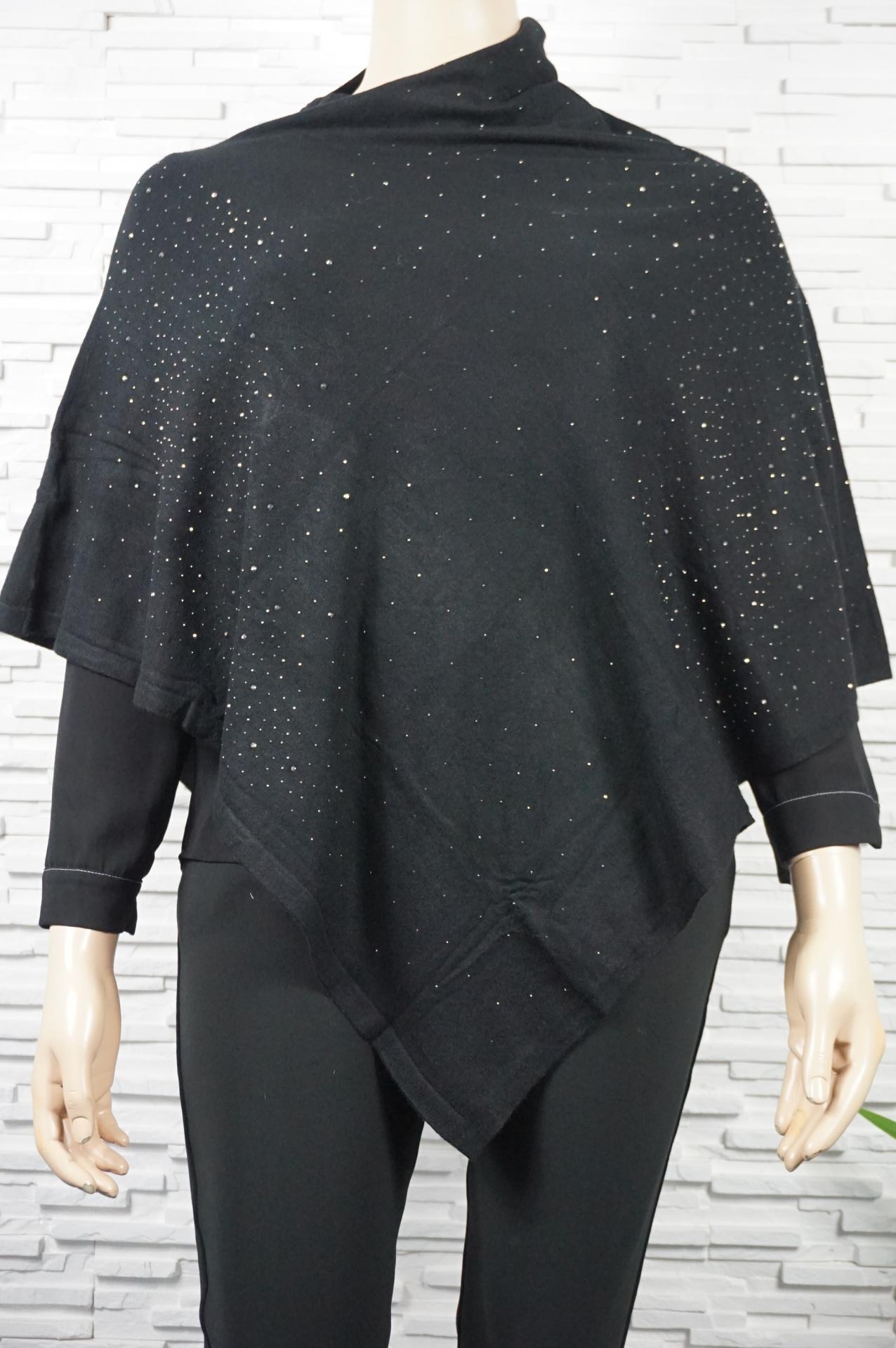 Poncho uni à strass.