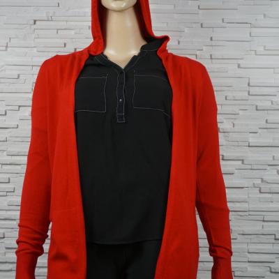 Gilet 3/4 à capuche pompon.