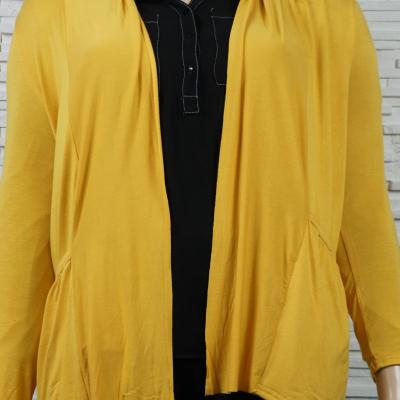 Gilet léger uni 3/4 avec poches.