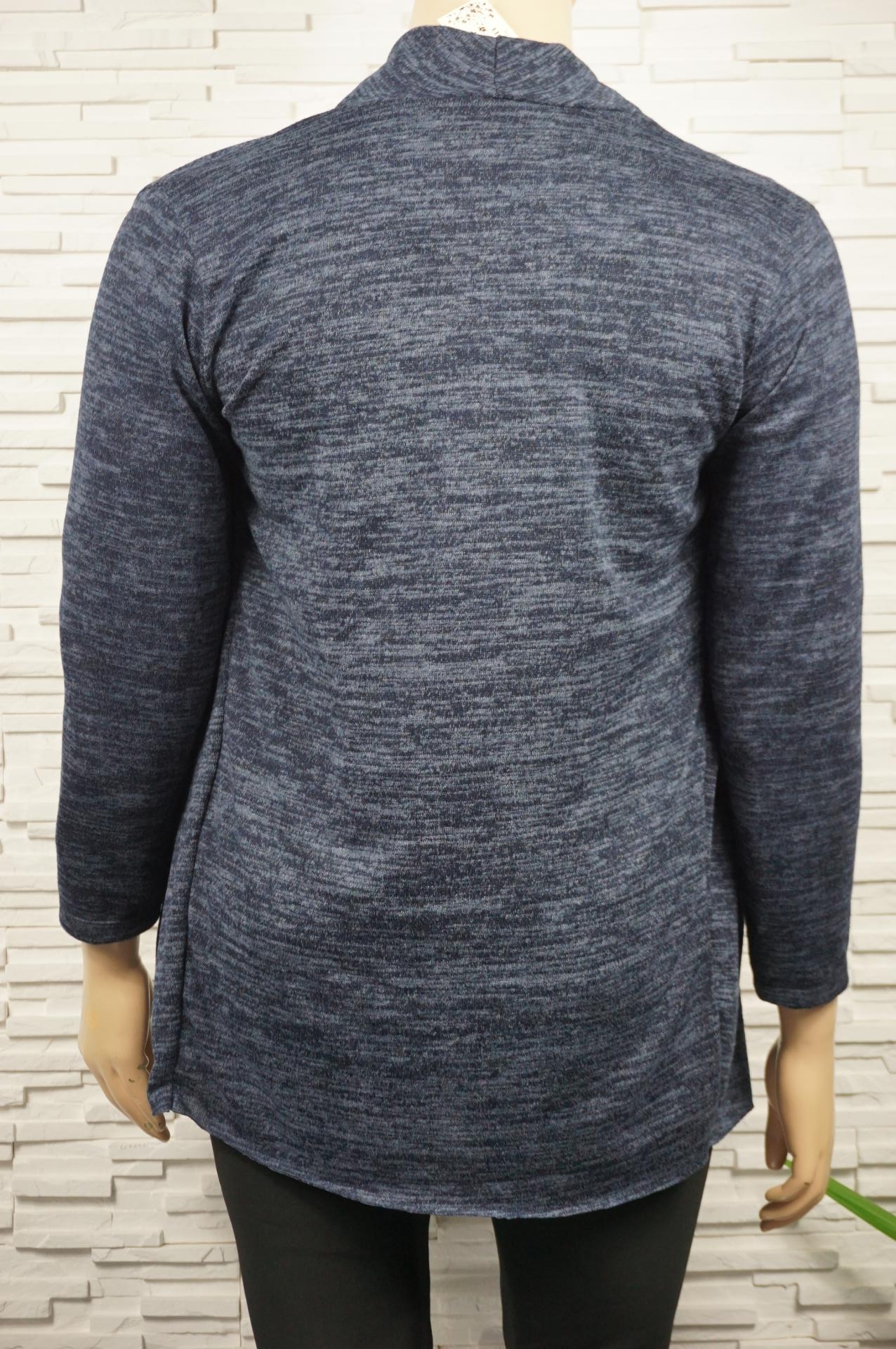 Gilet léger asymétrique.