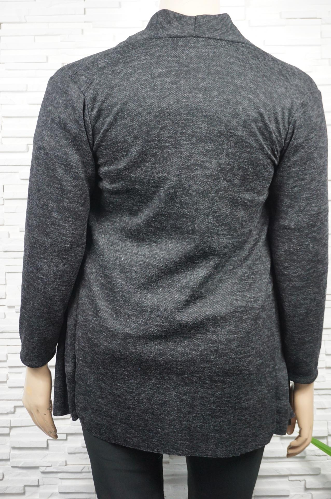 Gilet léger asymétrique.