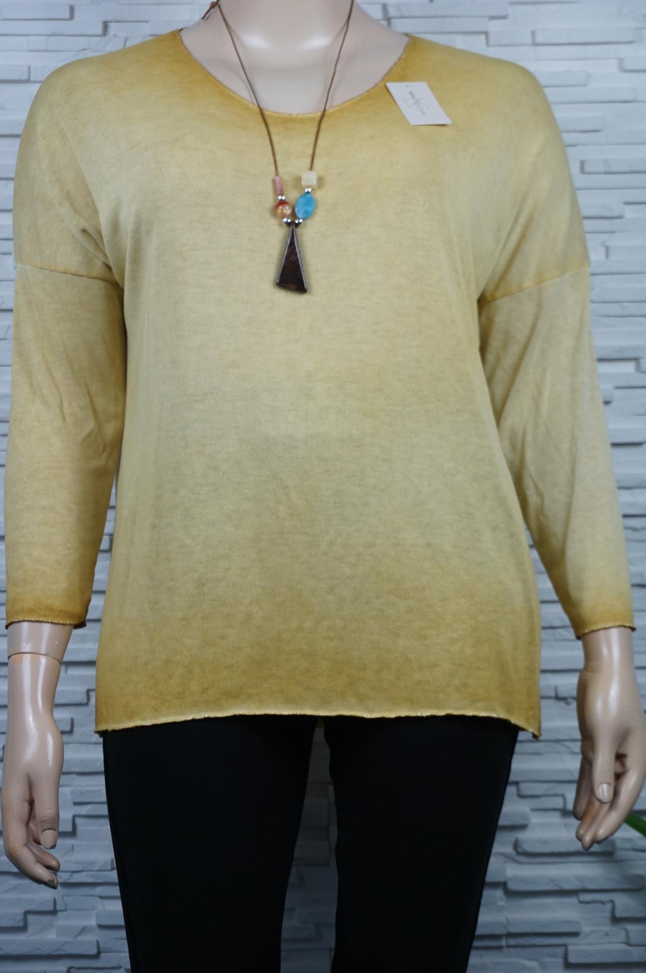 Tunique, t-shirt tie and dye uni avec collier.