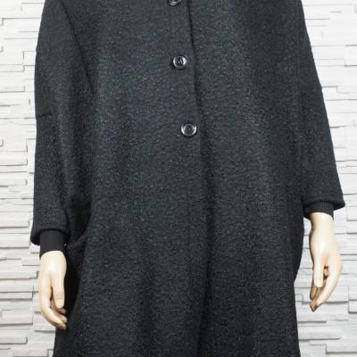 Manteau large, veste longue en laine bouillie.