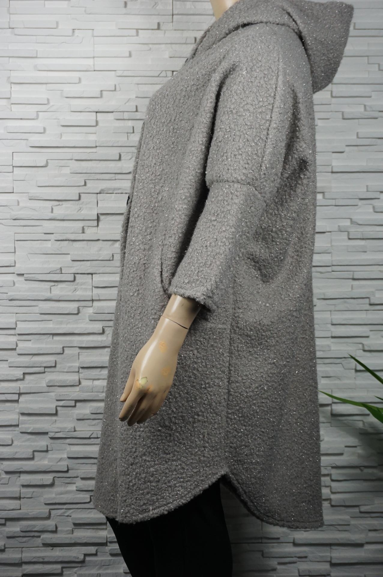 Veste longue ou manteau façon laine bouillie.