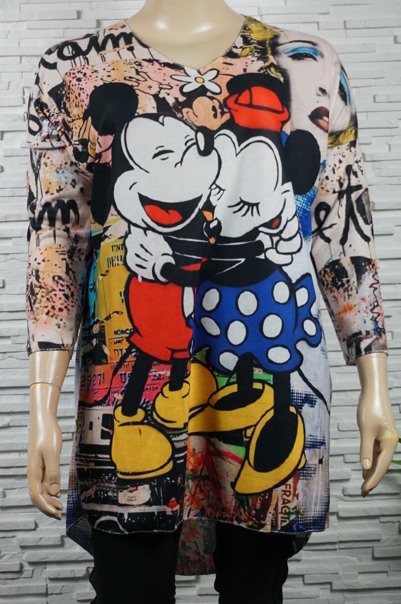 Pull long doux ou robe Mickey.