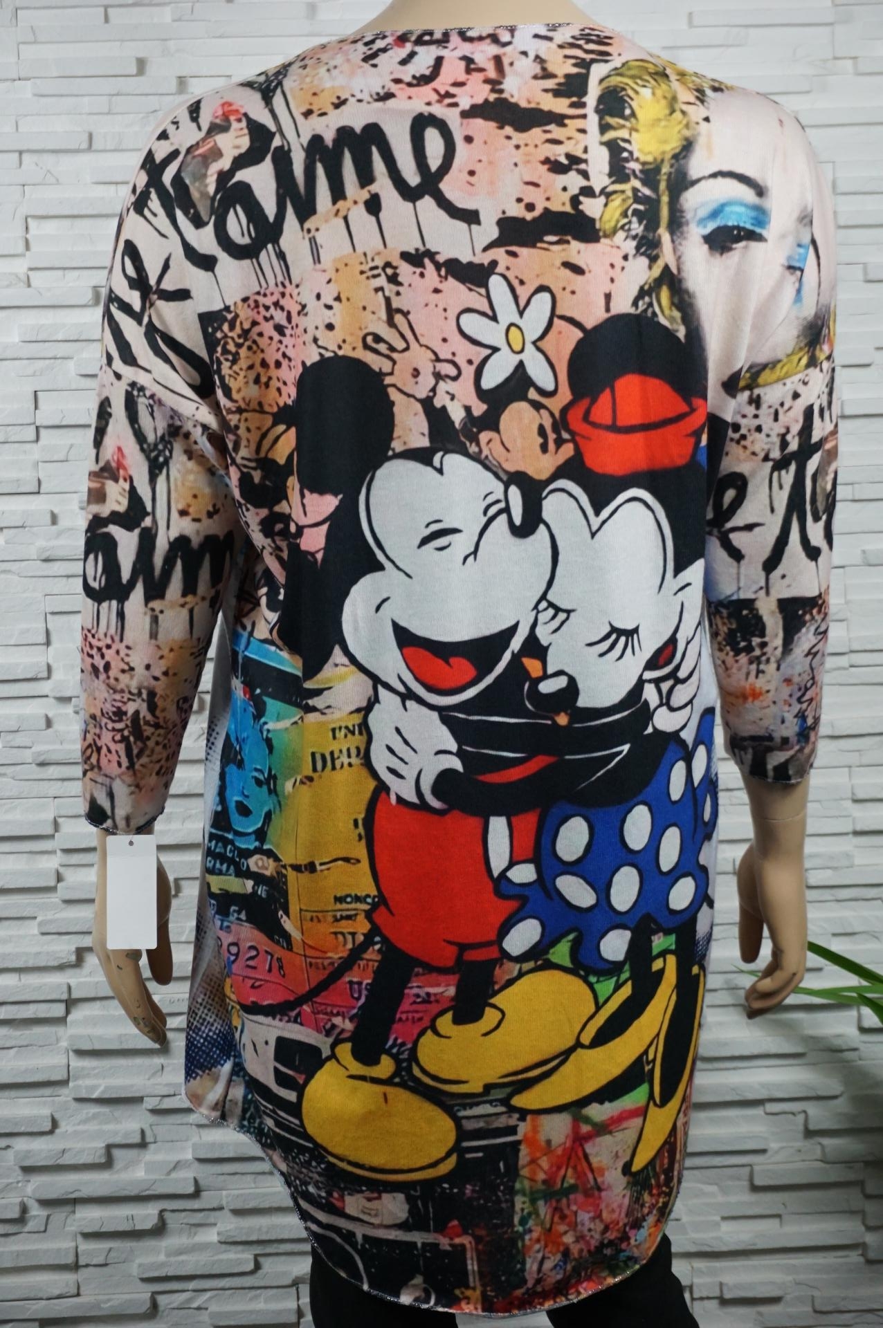Pull long doux ou robe Mickey.