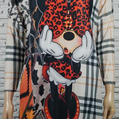 Robe ou pull long doux Mickey/Burberry.