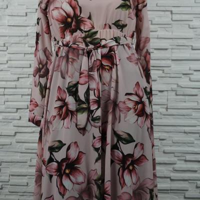 Robe longue fleurie à élastique et ceinture.