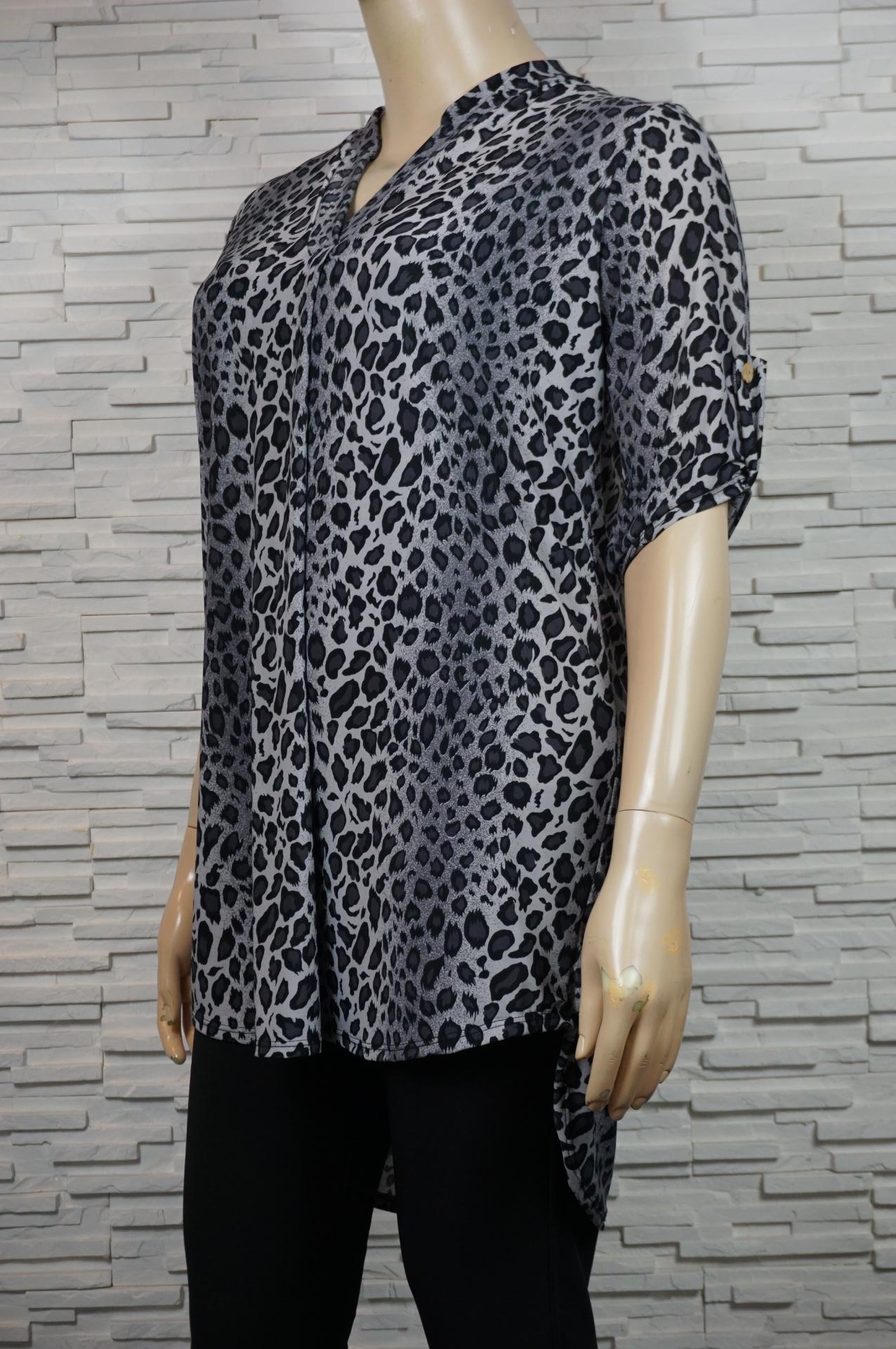 Robe chemise léopard extensible.