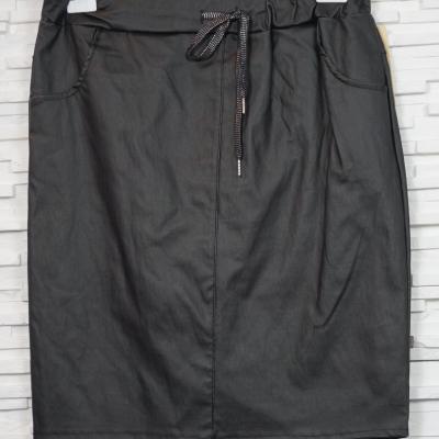 Jupe droite en pvc, à élastique.