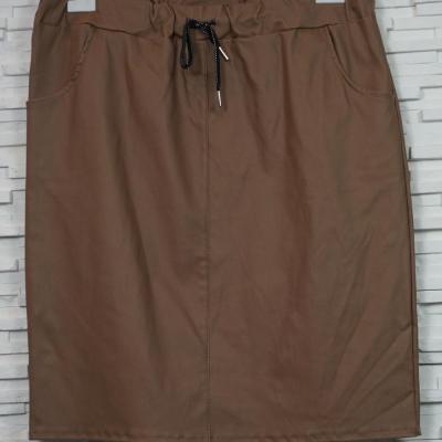 Jupe droite en pvc, à élastique.
